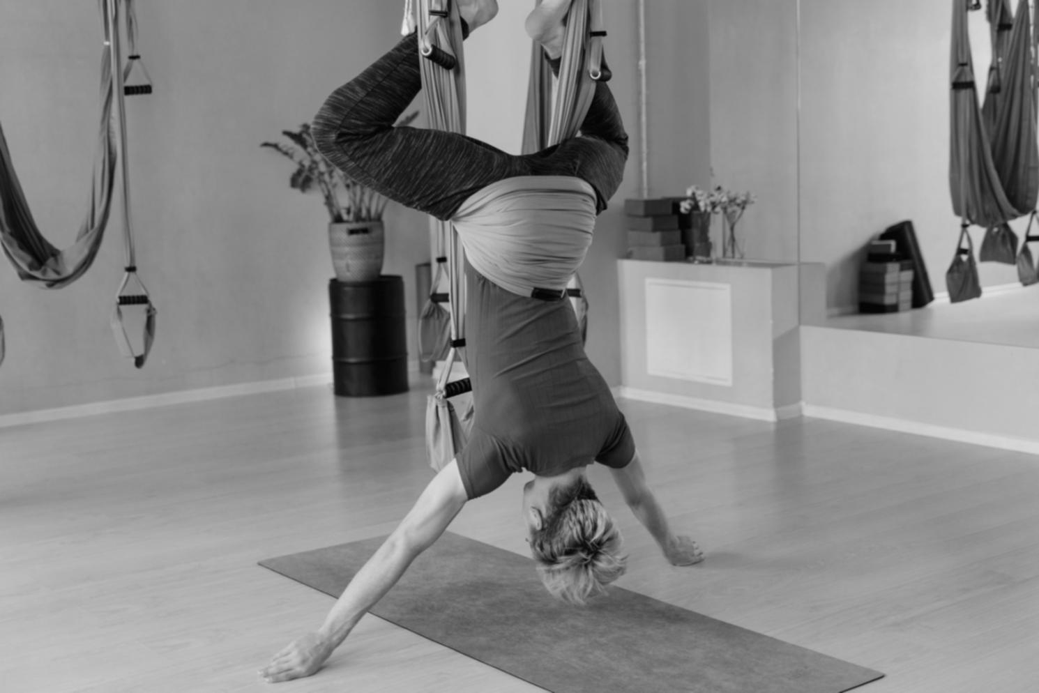 Entspannte Gruppenübung im Studio